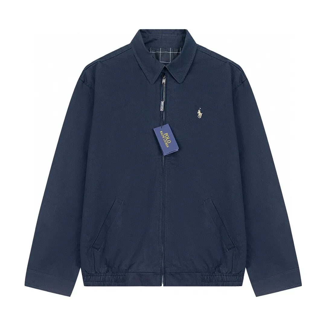 🅿️350 Ralph Lauren's new 24ss classic embroidered logo lapel executive zipper jacket for both men and women. 1️⃣Selected from high-quality original developed pure cotton fabric, with customized plaid lining inside, the overall wearing effect is very soft and comfortable. 2️⃣The workmanship details are perfectly controlled, with exquisite small logo embroidery on the chest, and the unique design style of splicing technology is used in the dropped shoulder position to highlight your personality! The version is simple but not simple! 3️⃣ Complete with tag accessories, unisex design, and a very versatile jacket for men and women!  Color: black, navy blue, khaki Size: S, M, L, XL